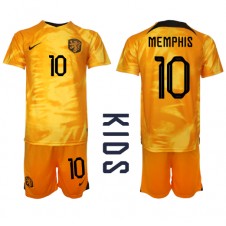 Nederländerna Memphis Depay #10 Hemmaställ Barn VM 2022 Korta ärmar (+ Korta byxor)